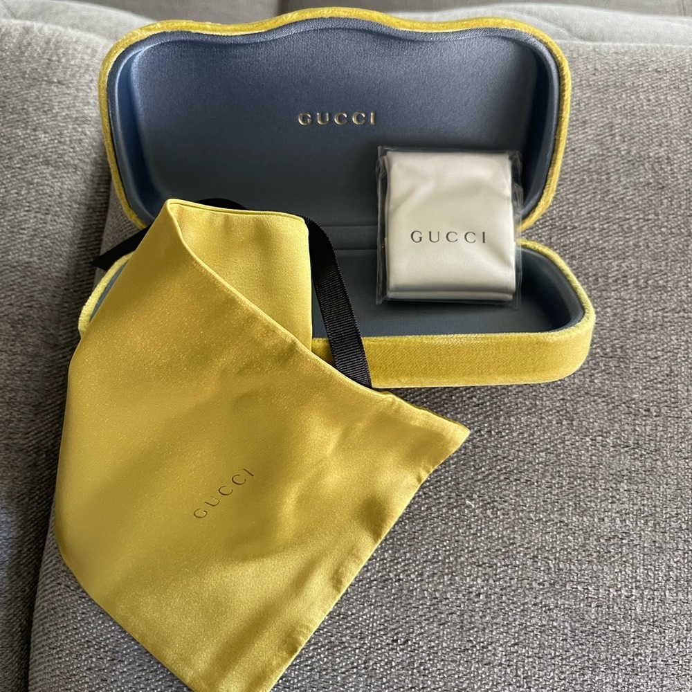 Gucci velvet sunglasses/Jewelry case,bag and duster